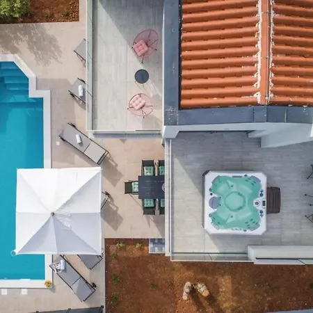 Izabel With Hot Whirpool 빌라 크르니카