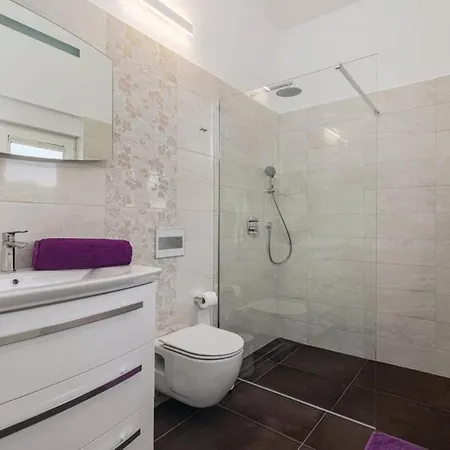 Izabel With Hot Whirpool Villa