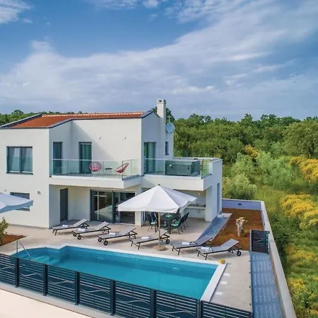 Izabel With Hot Whirpool