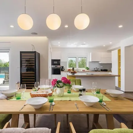 Villa Izabel With Hot Whirpool