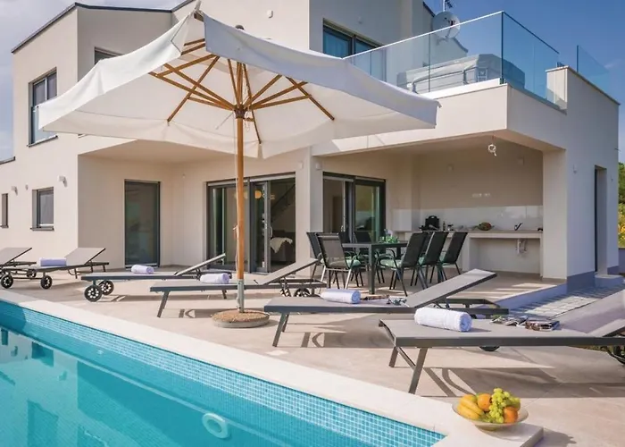 Izabel With Hot Whirpool *