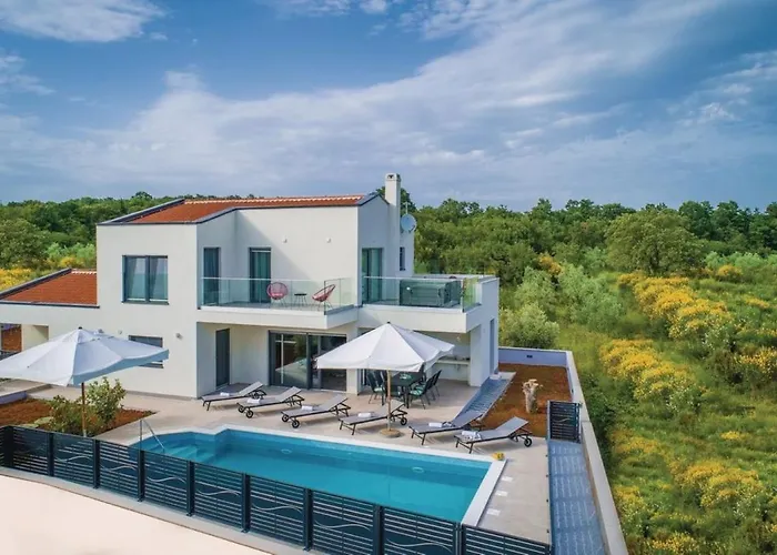 Izabel With Hot Whirpool