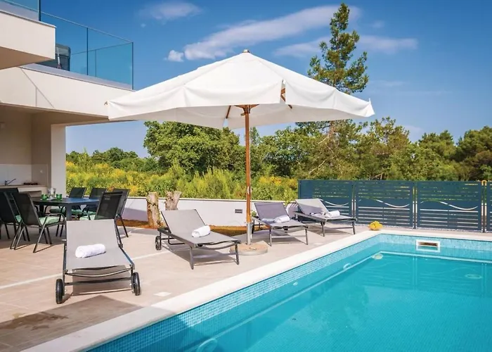 Izabel With Hot Whirpool Villa