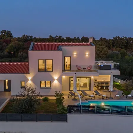 Izabel With Hot Whirpool Villa