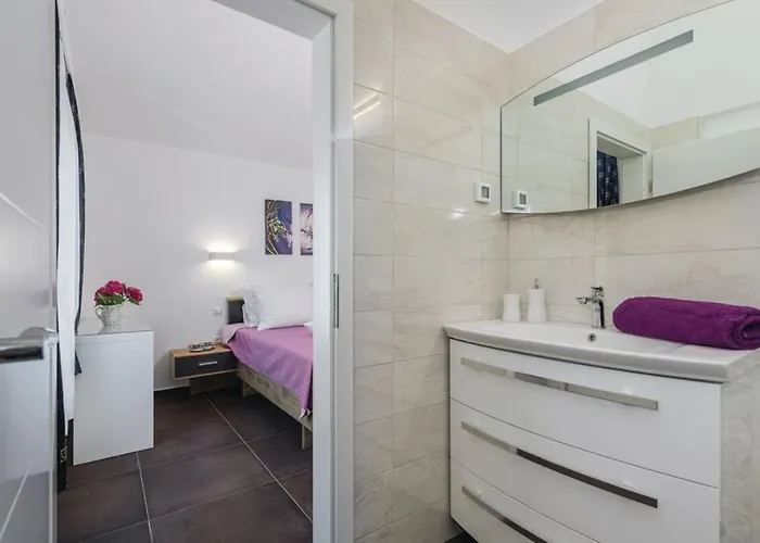 Izabel With Hot Whirpool Vila