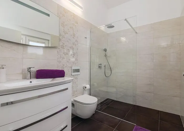 Izabel With Hot Whirpool Vila